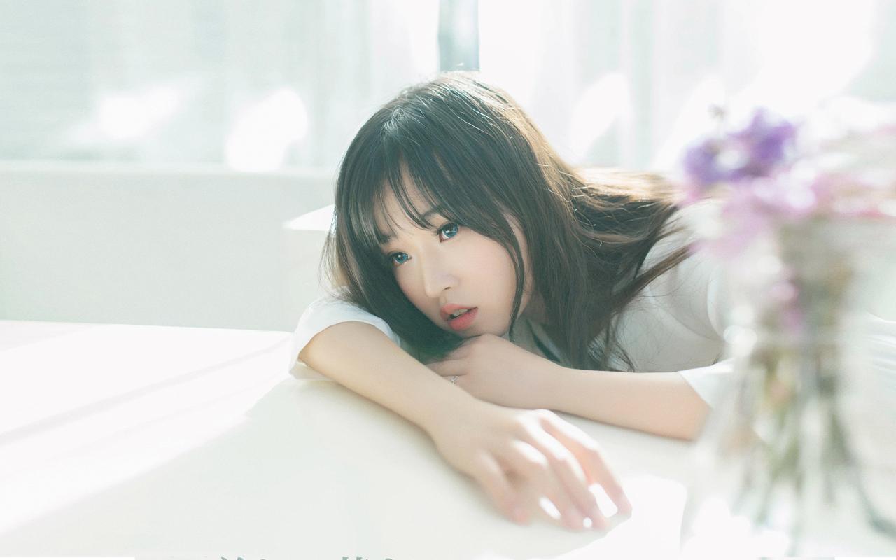 成都高温持续 民众进入防空洞纳凉